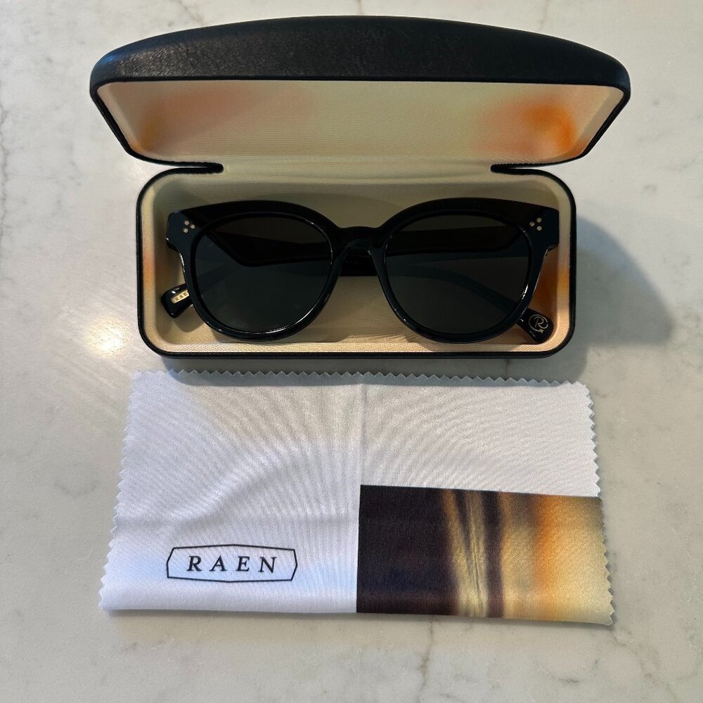 NWOT - RAEN Nikol Sunglasses in Black / Green Polarized - Includes Case